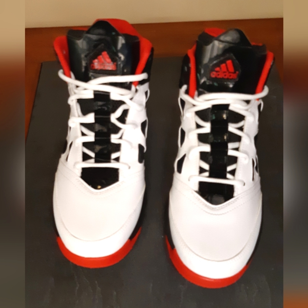 New In Box Adidas Suze 13
